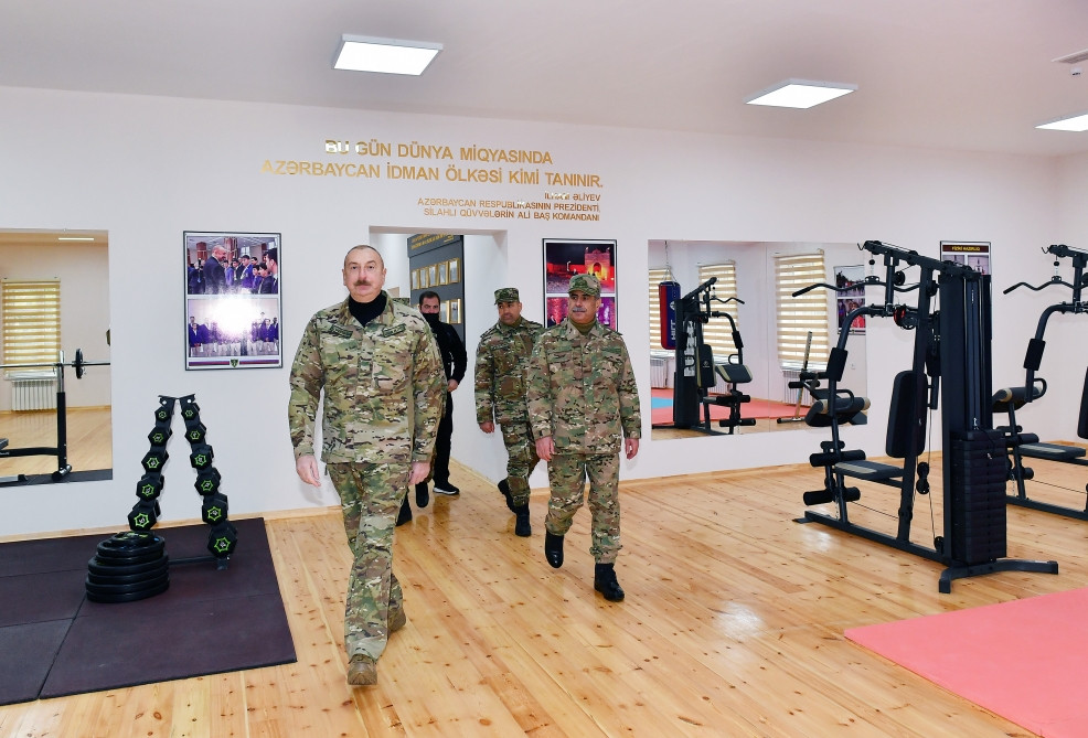 Prezident İlham Əliyev Füzuli rayonunda Müdafiə Nazirliyinin yeni istifadəyə verilmiş “N” saylı hərbi hissəsində yaradılan şəraitlə tanış olub<font color='red'> - YENİLƏNİB</font><font color=red> - FOTOLAR</font>