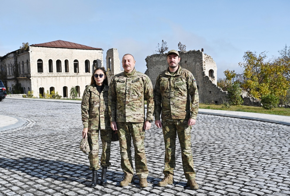 Prezident İlham Əliyev Zəfər Günü münasibətilə Şuşada təşkil olunan tədbirdə iştirak edib<font color='red'> - YENİLƏNİB</font><font color=red> - FOTOLAR</font>