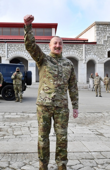 Prezident İlham Əliyev Zəfər Günü münasibətilə Şuşada təşkil olunan tədbirdə iştirak edib<font color='red'> - YENİLƏNİB</font><font color=red> - FOTOLAR</font>