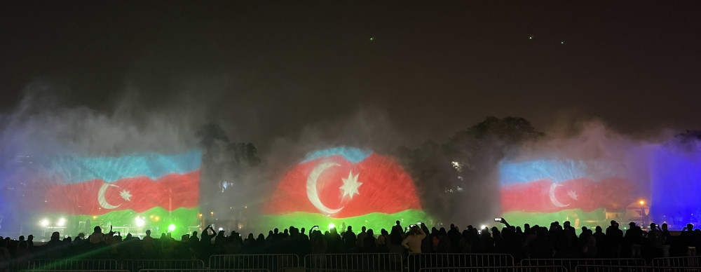Peru paytaxtının mərkəzi parkındakı musiqili fəvvarə Azərbaycanın Bayrağının rəngləri ilə işıqlandırılıb<font color=red> - FOTOLAR</font>