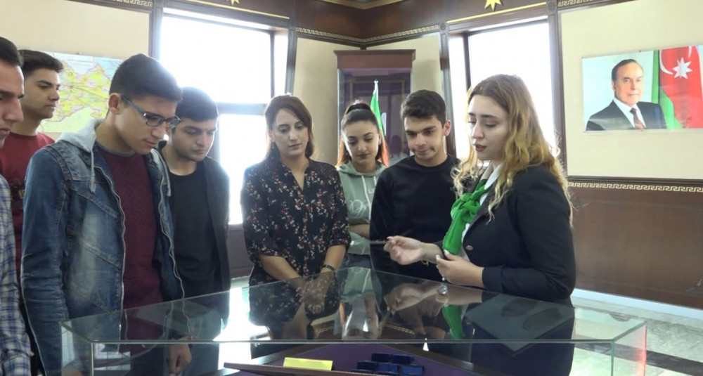 Gənclər Dövlət Bayrağı Muzeyini ziyarət ediblər<font color=red> - FOTOLAR</font>