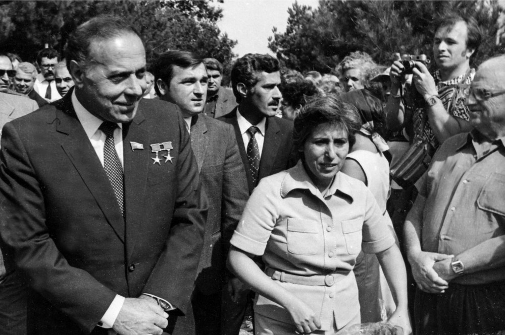Xalqa bağışlanmış ömürdən anlar: 1983-cü il<font color=red> - FOTOLAR</font>