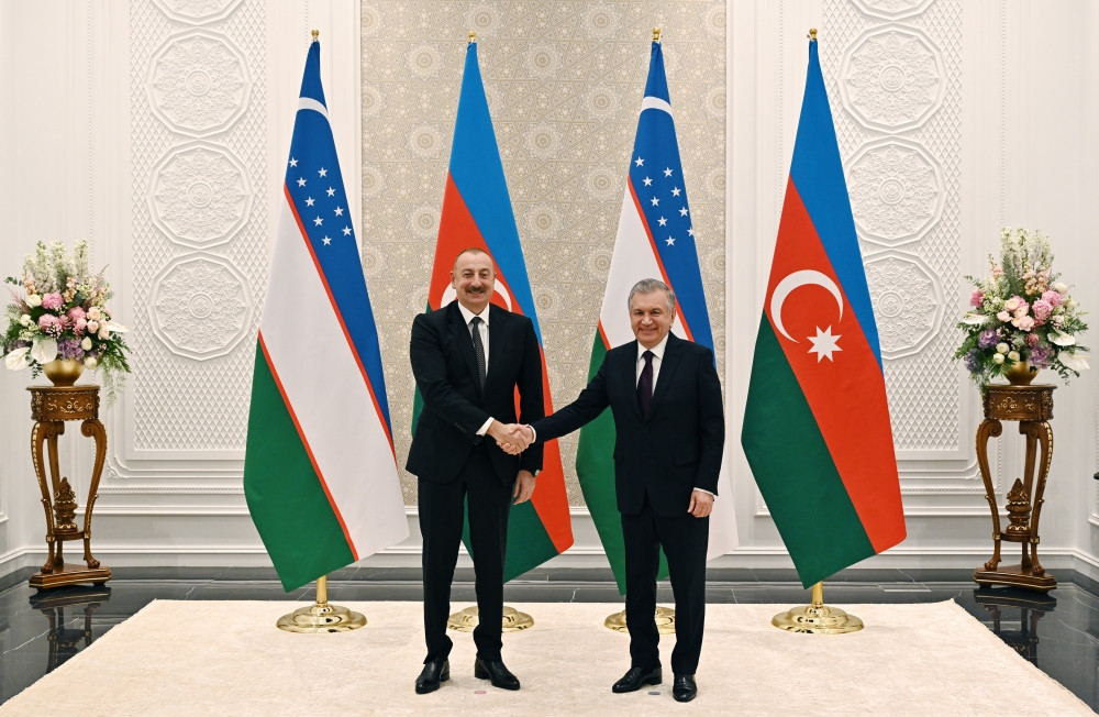 Səmərqənddə Azərbaycan Prezidenti İlham Əliyevin Özbəkistan Prezidenti Şavkat Mirziyoyev ilə görüşü olub<font color='red'> - YENİLƏNİB</font><font color=red> - FOTOLAR</font>