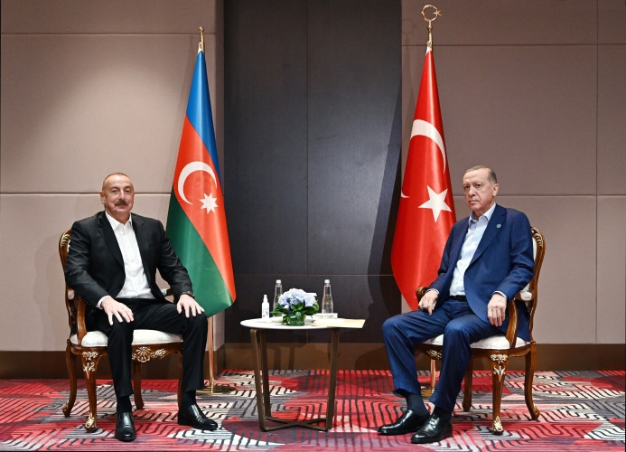 Azərbaycan Prezidenti İlham Əliyev Səmərqənddə Türkiyə Prezidenti Rəcəb Tayyib Ərdoğanla görüşüb<font color=red> - FOTOLAR</font>