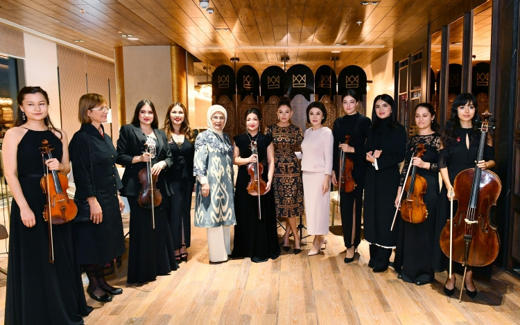 Birinci xanım Mehriban Əliyeva Səmərqənddə təşkil olunan şam yeməyində iştirak edib<font color=red> - FOTOLAR</font>