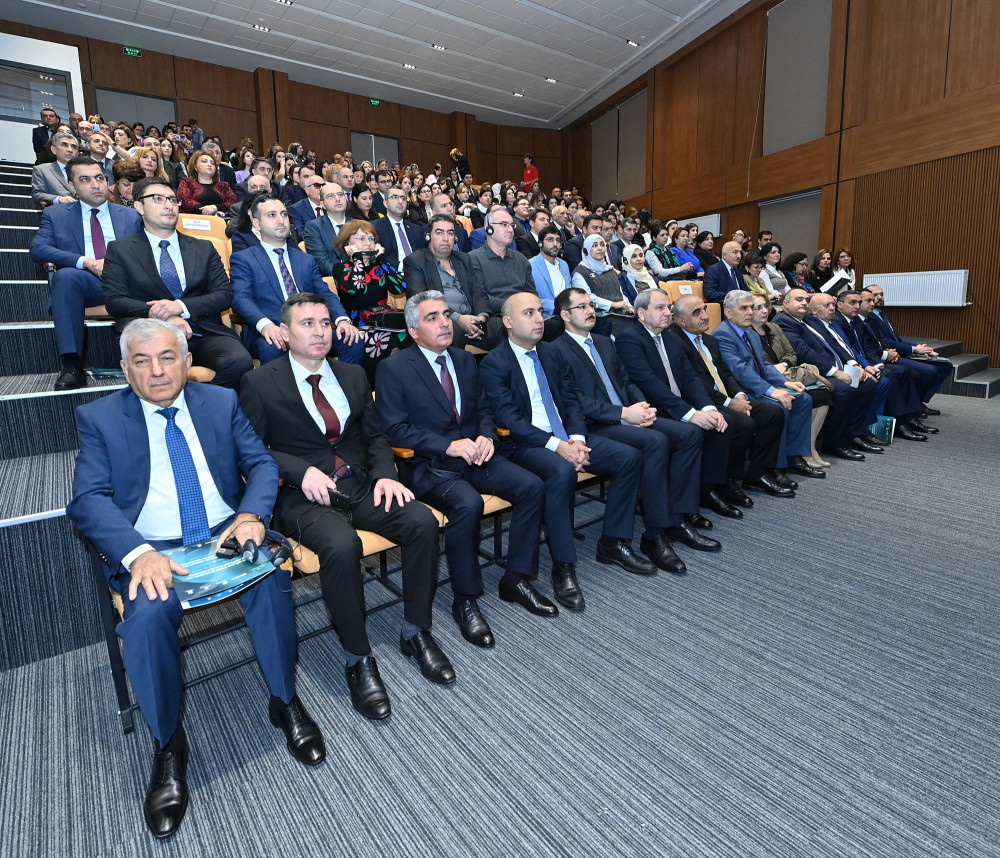 NDU-nun müəllimi beynəlxalq forumda sertifikata layiq görülüb<font color=red> - FOTOLAR</font>