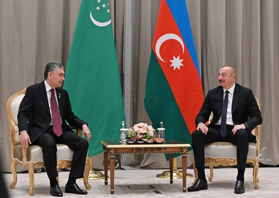 Səmərqənddə Azərbaycan Prezidenti İlham Əliyevin Türkmənistan Parlamenti Xalq Məsləhətinin sədri Qurbanqulu Berdiməhəmmədov ilə görüşü olub<font color='red'> - YENİLƏNƏCƏK</font><font color=red> - FOTOLAR</font>