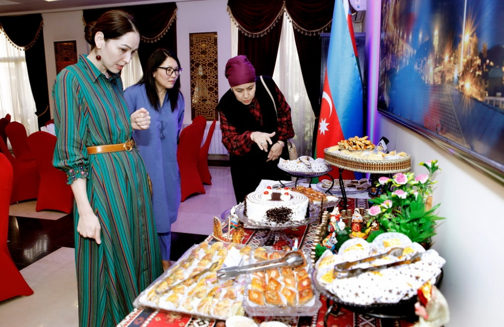 Azərbaycanın milli mətbəxi Pakistanda təqdim edilib<font color=red> - FOTOLAR</font>
