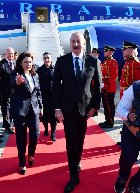 Azərbaycan Prezidenti İlham Əliyev Albaniyaya dövlət səfərinə gedib<font color=red> - FOTOLAR</font>