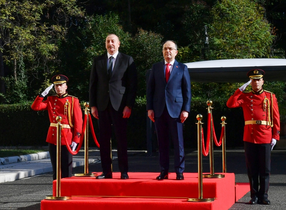 Azərbaycan Prezidenti İlham Əliyevin Tiranada rəsmi qarşılanma mərasimi olub<font color=red> - FOTOLAR</font>