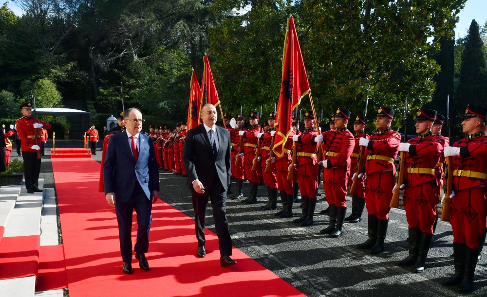 Azərbaycan Prezidenti İlham Əliyevin Tiranada rəsmi qarşılanma mərasimi olub<font color=red> - FOTOLAR</font>