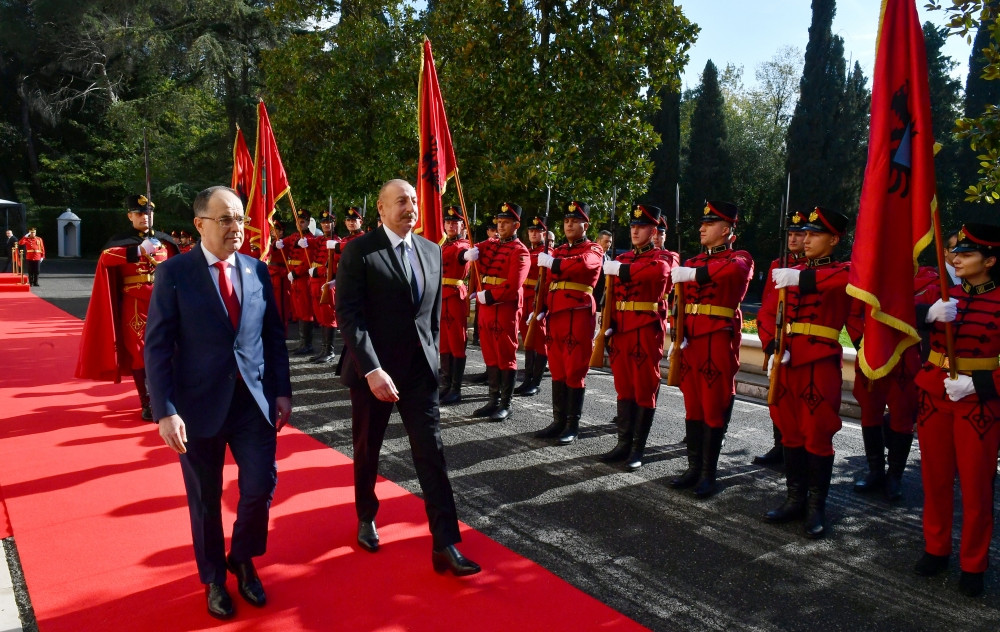 Azərbaycan Prezidenti İlham Əliyevin Tiranada rəsmi qarşılanma mərasimi olub<font color=red> - FOTOLAR</font>
