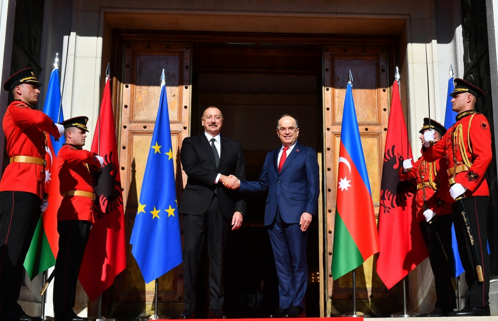 Azərbaycan Prezidenti İlham Əliyevin Tiranada rəsmi qarşılanma mərasimi olub<font color=red> - FOTOLAR</font>