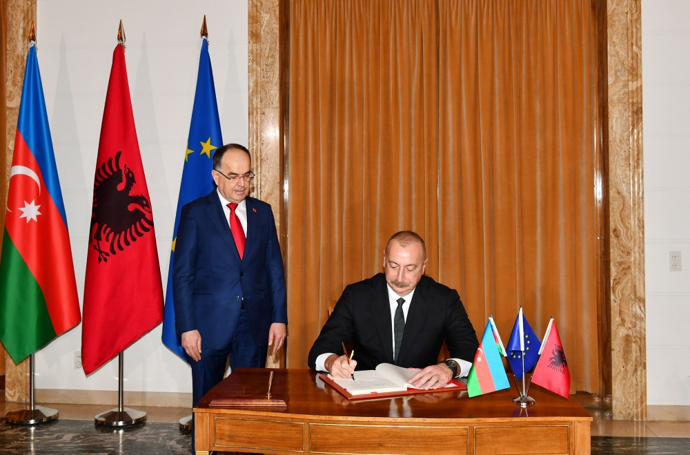 Azərbaycan Prezidenti İlham Əliyevin Tiranada rəsmi qarşılanma mərasimi olub<font color=red> - FOTOLAR</font>