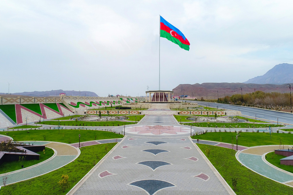 Culfa rayon Dövlət Bayrağı Meydanı istifadəyə verilib<font color=red> - FOTOLAR</font>