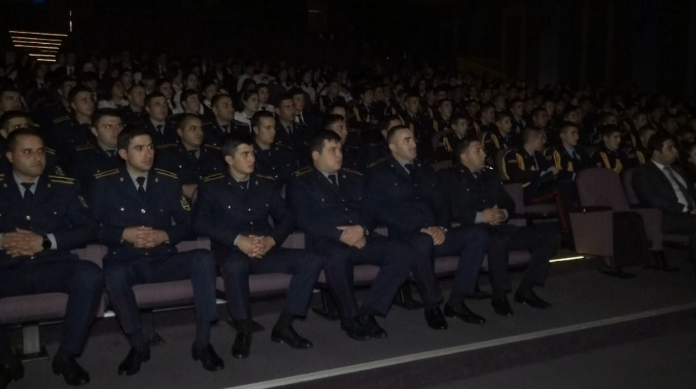 Babək Rayon Xalq Teatrı tələbələr qarşısında çıxış edib<font color=red> - FOTOLAR</font>