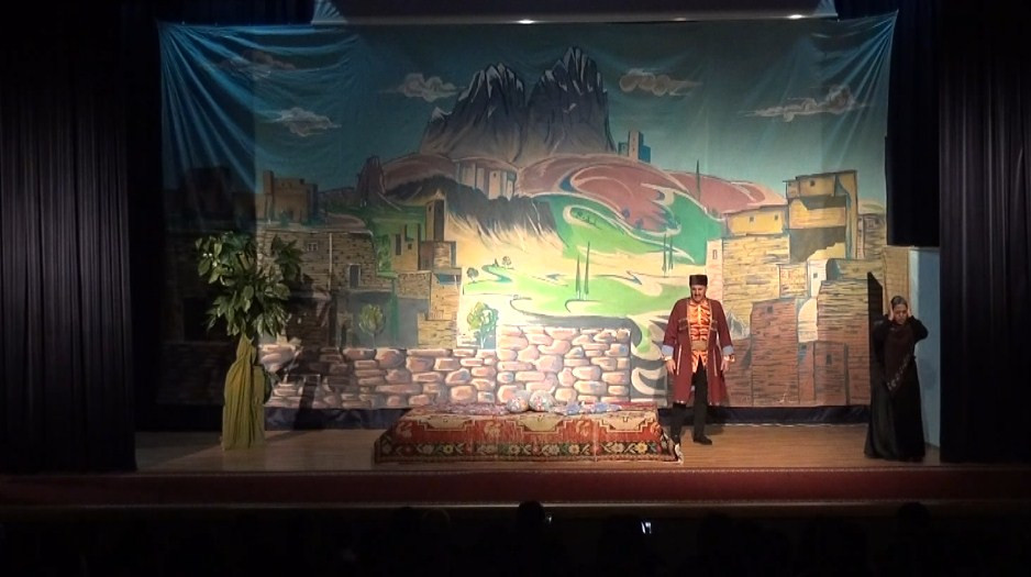 Babək Rayon Xalq Teatrı tələbələr qarşısında çıxış edib<font color=red> - FOTOLAR</font>