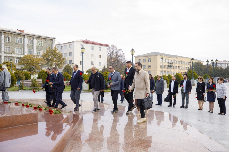 “Naxçıvan” Universitetində “Beynəlxalq İpək Yolu və Naxçıvan”  Beynəlxalq elmi konfransı öz işinə başlayıb<font color=red> - FOTOLAR</font>
