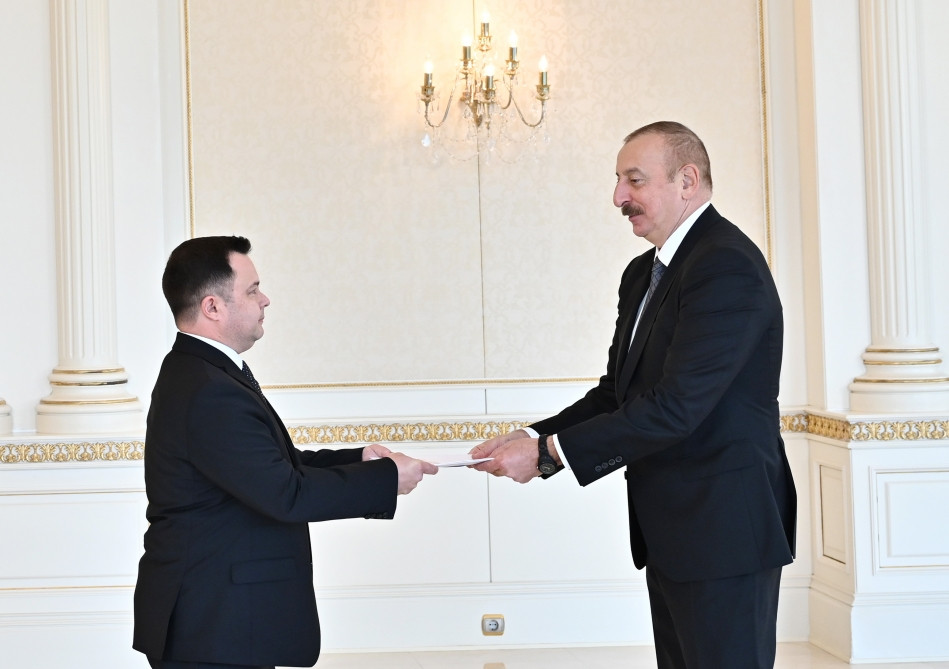Prezident İlham Əliyev Moldovanın Azərbaycanda yeni təyin olunan səfirinin etimadnaməsini qəbul edib<font color='red'> - YENİLƏNİB</font><font color=red> - FOTOLAR</font>