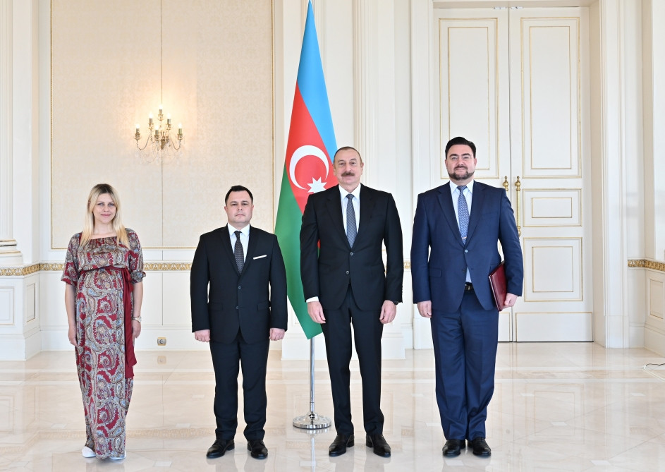 Prezident İlham Əliyev Moldovanın Azərbaycanda yeni təyin olunan səfirinin etimadnaməsini qəbul edib<font color='red'> - YENİLƏNİB</font><font color=red> - FOTOLAR</font>