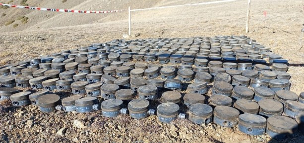 Müharibədən sonra Laçında 1400-dən çox yeni mina basdırılıb - xarici ölkələrin hərbi attaşeləri erməni terrorunun izləri ilə tanış olublar<font color=red> - FOTOLAR</font>