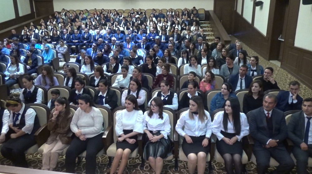 Şərur Rayon Xalq Teatrının kollektivi Kəngərlidə tamaşa nümayiş etdirib<font color=red> - FOTOLAR</font>