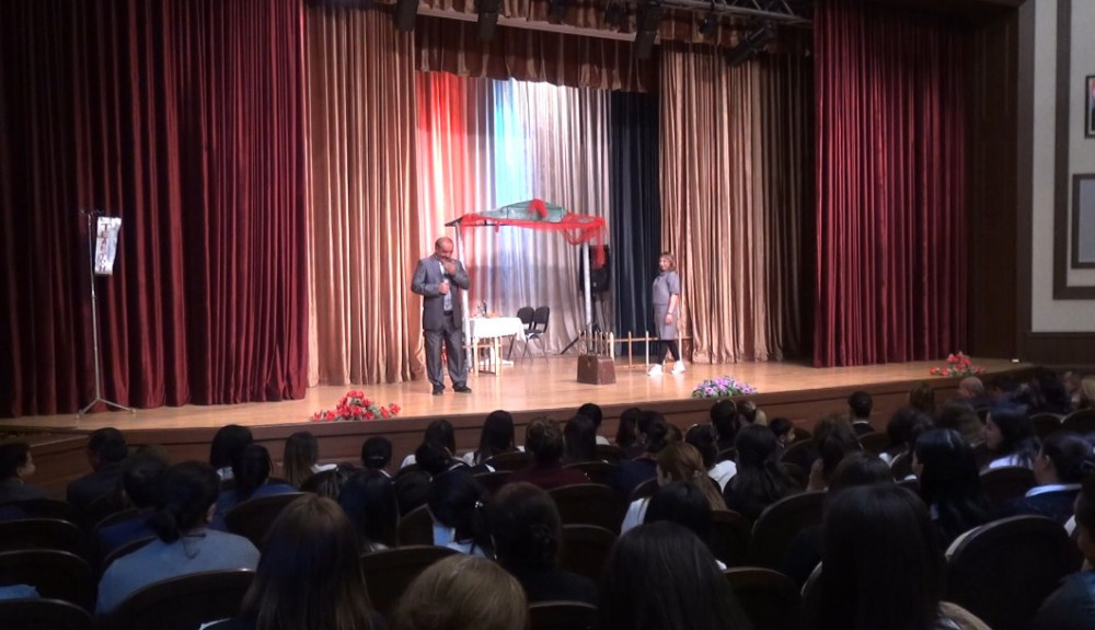 Şərur Rayon Xalq Teatrının kollektivi Kəngərlidə tamaşa nümayiş etdirib<font color=red> - FOTOLAR</font>