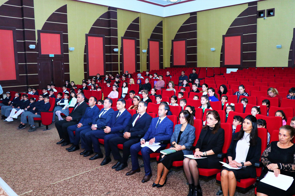 Sosial qayğıya ehtiyacı olan şagirdlərə qış geyimləri verilib<font color=red> - FOTOLAR</font>