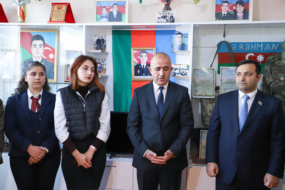 Gənclər Babəkdə şəhid ailələrini və məzarlarını ziyarət ediblər<font color=red> - FOTOLAR</font>