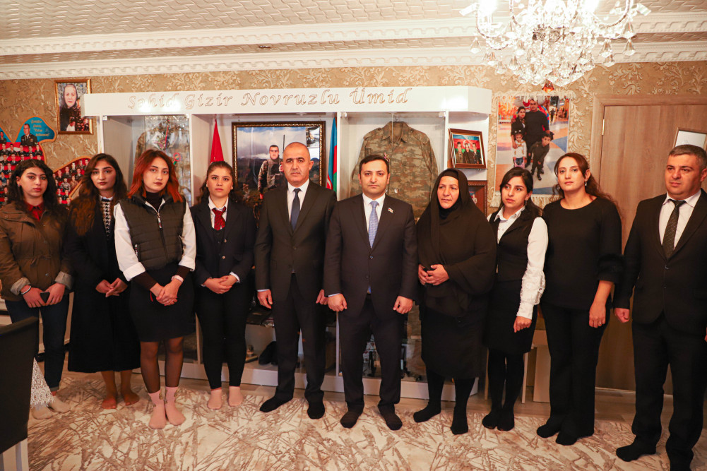 Gənclər Babəkdə şəhid ailələrini və məzarlarını ziyarət ediblər<font color=red> - FOTOLAR</font>