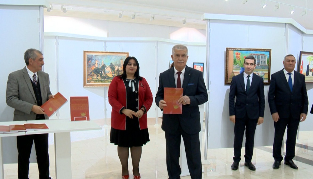"Naxçıvan rəssamlarının ensiklopediyası" təqdim olunub<font color=red> - FOTOLAR</font>
