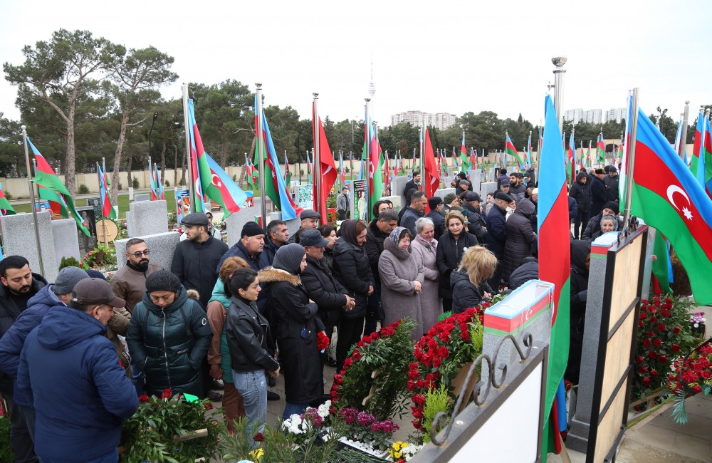 Hərbi helikopterin qəzaya uğraması nəticəsində həlak olan hərbi qulluqçuların xatirəsi anılıb<font color=red> - FOTOLAR</font>