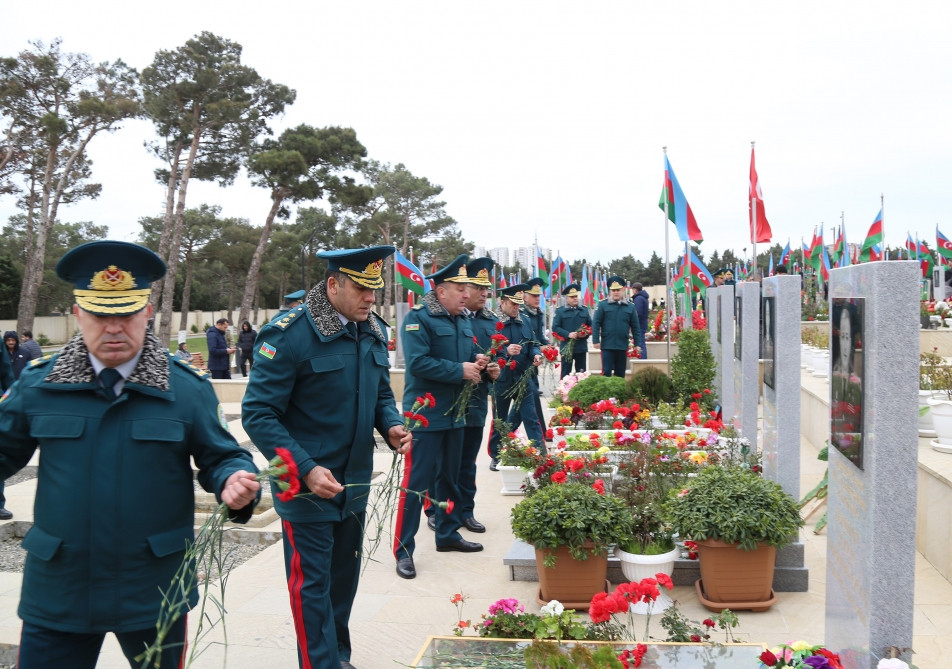 Hərbi helikopterin qəzaya uğraması nəticəsində həlak olan hərbi qulluqçuların xatirəsi anılıb<font color=red> - FOTOLAR</font>