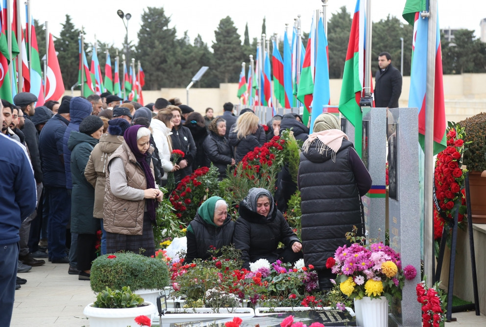 Hərbi helikopterin qəzaya uğraması nəticəsində həlak olan hərbi qulluqçuların xatirəsi anılıb<font color=red> - FOTOLAR</font>