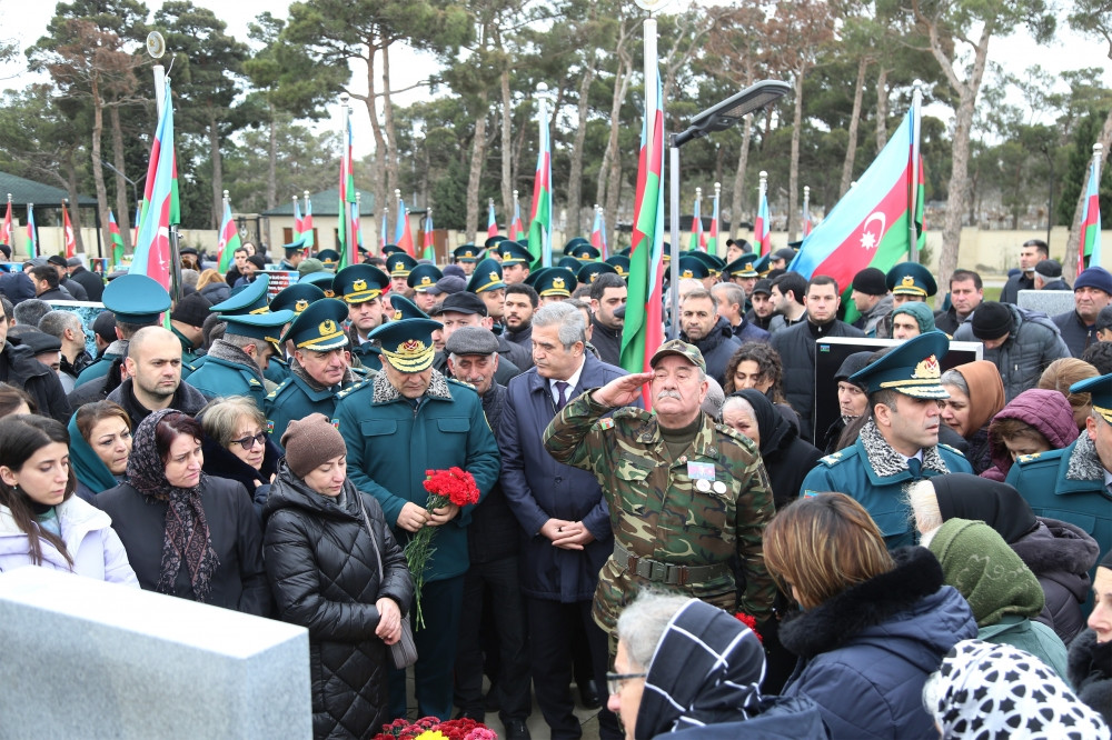 Hərbi helikopterin qəzaya uğraması nəticəsində həlak olan hərbi qulluqçuların xatirəsi anılıb<font color=red> - FOTOLAR</font>