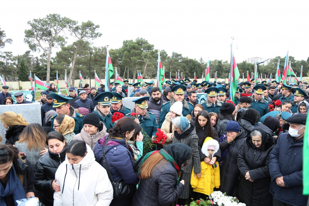 Hərbi helikopterin qəzaya uğraması nəticəsində həlak olan hərbi qulluqçuların xatirəsi anılıb<font color=red> - FOTOLAR</font>