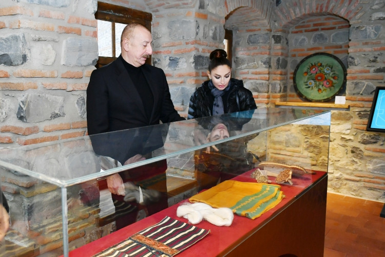 Şəki Xan məscidi-qəbiristanlıq kompleksi Heydər Əliyev Fondu tərəfindən bərpa olunub<font color='red'> - YENİLƏNİB</font><font color=red> - FOTOLAR</font>