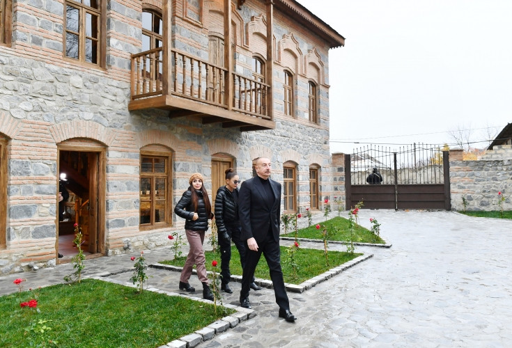 Şəki Xan məscidi-qəbiristanlıq kompleksi Heydər Əliyev Fondu tərəfindən bərpa olunub<font color='red'> - YENİLƏNİB</font><font color=red> - FOTOLAR</font>