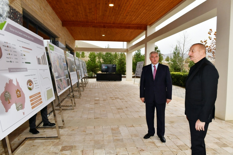 Prezident İlham Əliyev “Şəki-Oğuz” Aqroparkında yaradılan şəraitlə tanış olub<font color=red> - FOTOLAR</font>