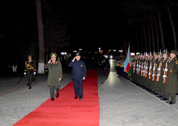 Azərbaycanın müdafiə naziri Türkiyənin milli müdafiə naziri ilə görüşüb<font color=red> - FOTOLAR</font>