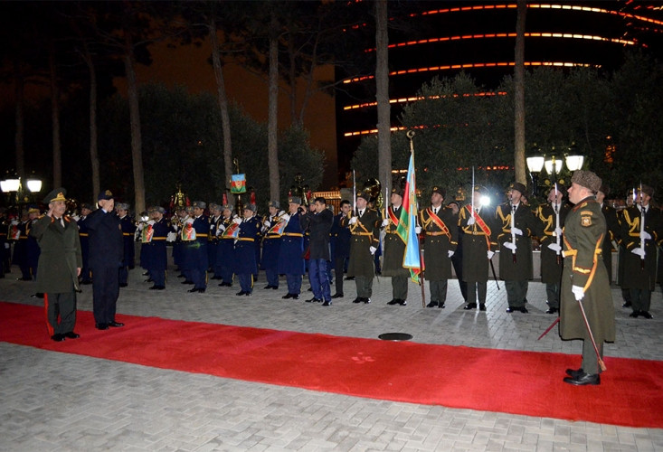 Azərbaycanın müdafiə naziri Türkiyənin milli müdafiə naziri ilə görüşüb<font color=red> - FOTOLAR</font>