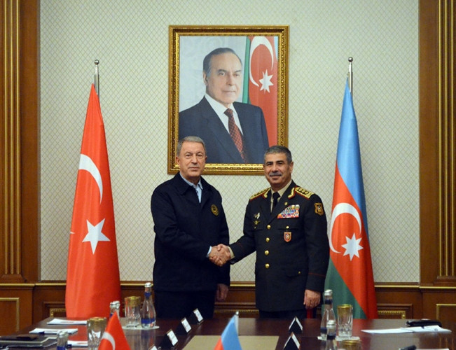 Azərbaycanın müdafiə naziri Türkiyənin milli müdafiə naziri ilə görüşüb<font color=red> - FOTOLAR</font>