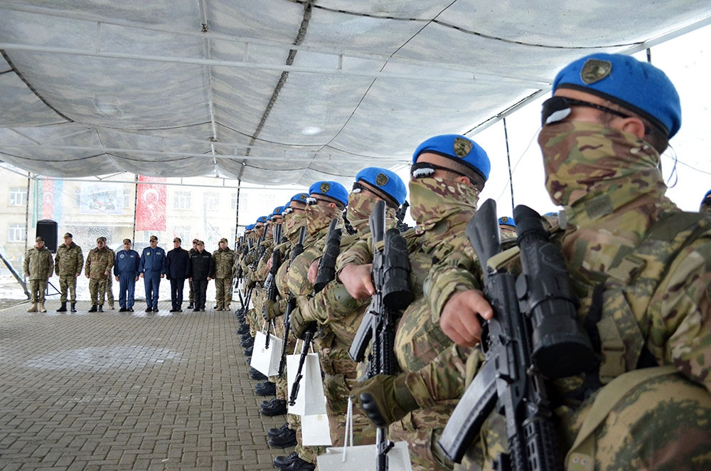 “Qardaş yumruğu” təliminin şəxsi heyəti təltif olunub<font color=red> - FOTOLAR</font>