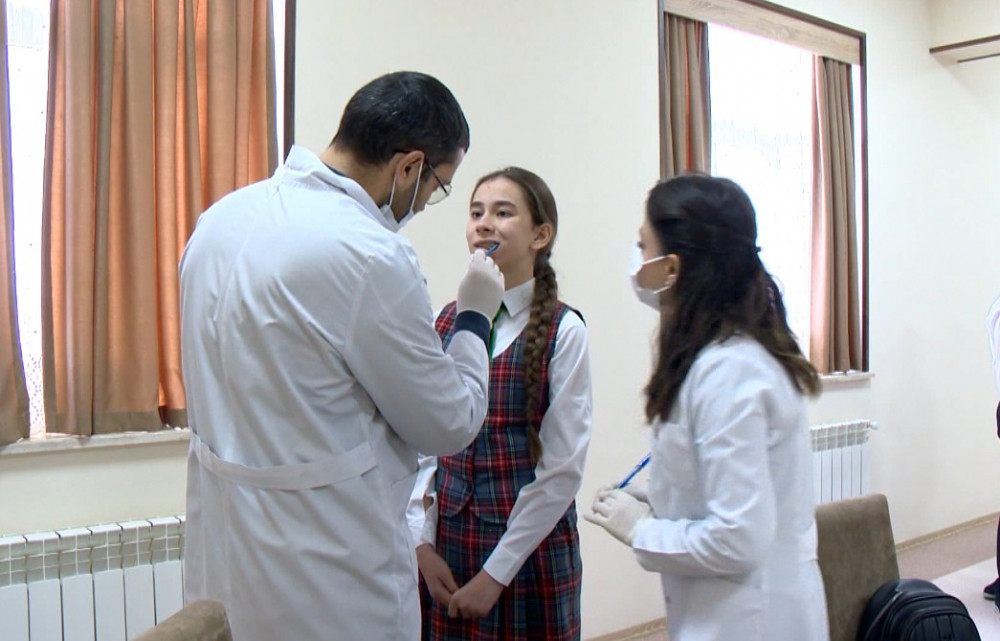 Kimya-Biologiya Təmayüllü Liseyin şagirdləri profilaktik müayinələrə cəlb edilib<font color=red> - FOTOLAR</font>