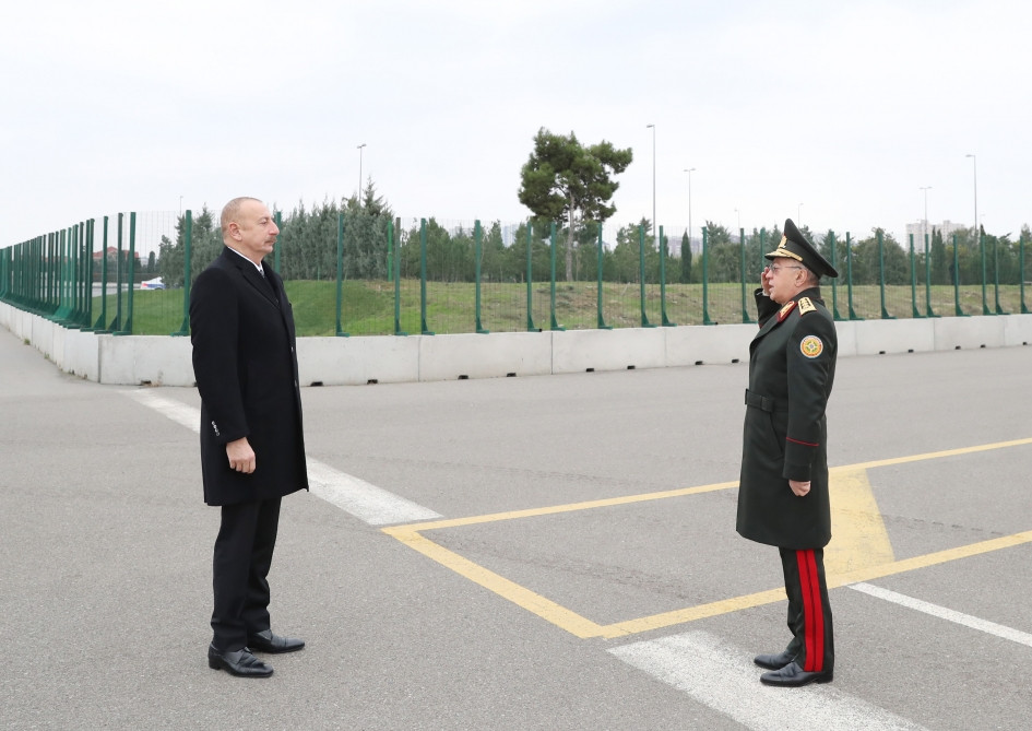 Prezident İlham Əliyev yeni alınmış xüsusi təyinatlı texnikalar və təcili tibbi yardım avtomobilləri ilə tanış olub<font color='red'> - YENİLƏNİB</font><font color=red> - FOTOLAR</font>