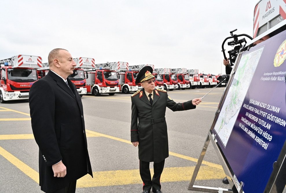 Prezident İlham Əliyev yeni alınmış xüsusi təyinatlı texnikalar və təcili tibbi yardım avtomobilləri ilə tanış olub<font color='red'> - YENİLƏNİB</font><font color=red> - FOTOLAR</font>