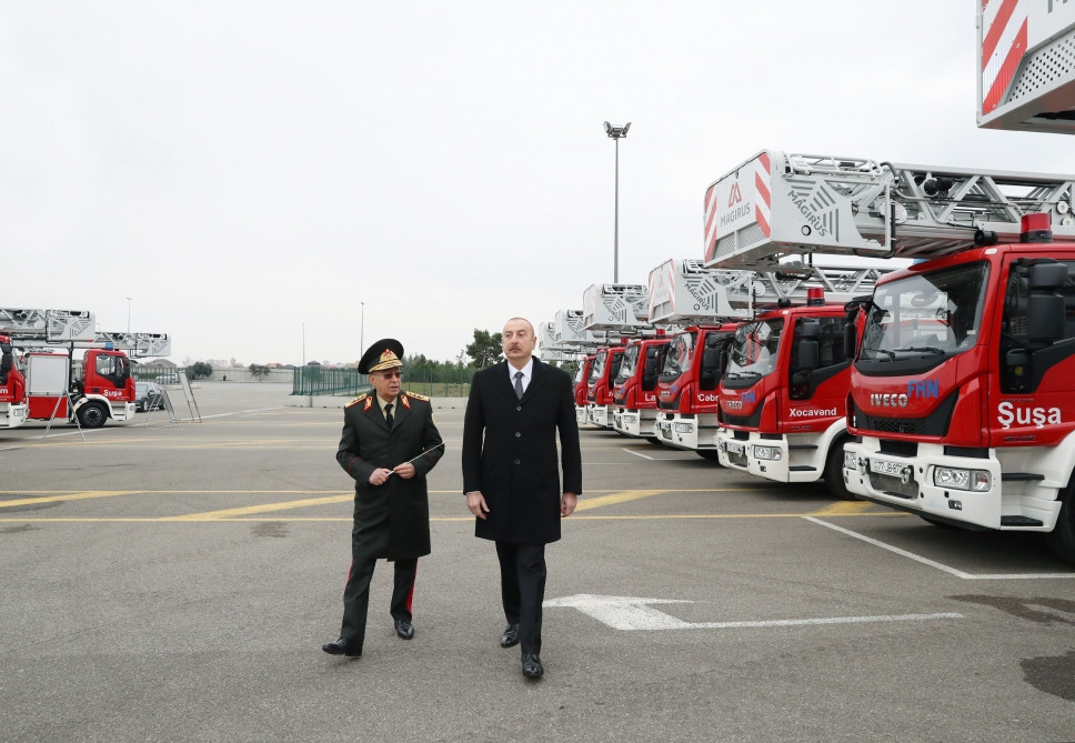 Prezident İlham Əliyev yeni alınmış xüsusi təyinatlı texnikalar və təcili tibbi yardım avtomobilləri ilə tanış olub<font color='red'> - YENİLƏNİB</font><font color=red> - FOTOLAR</font>
