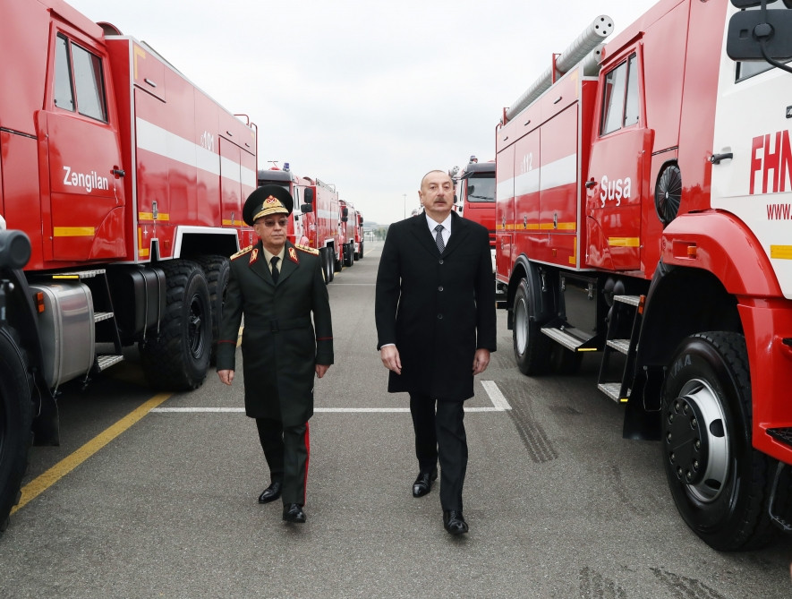 Prezident İlham Əliyev yeni alınmış xüsusi təyinatlı texnikalar və təcili tibbi yardım avtomobilləri ilə tanış olub<font color='red'> - YENİLƏNİB</font><font color=red> - FOTOLAR</font>