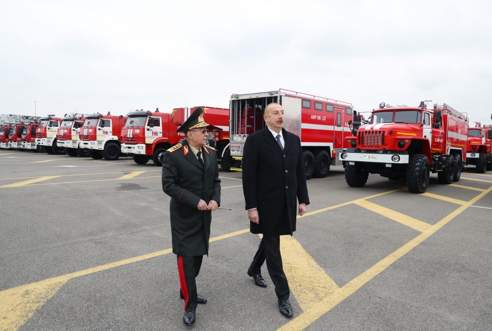 Prezident İlham Əliyev yeni alınmış xüsusi təyinatlı texnikalar və təcili tibbi yardım avtomobilləri ilə tanış olub<font color='red'> - YENİLƏNİB</font><font color=red> - FOTOLAR</font>