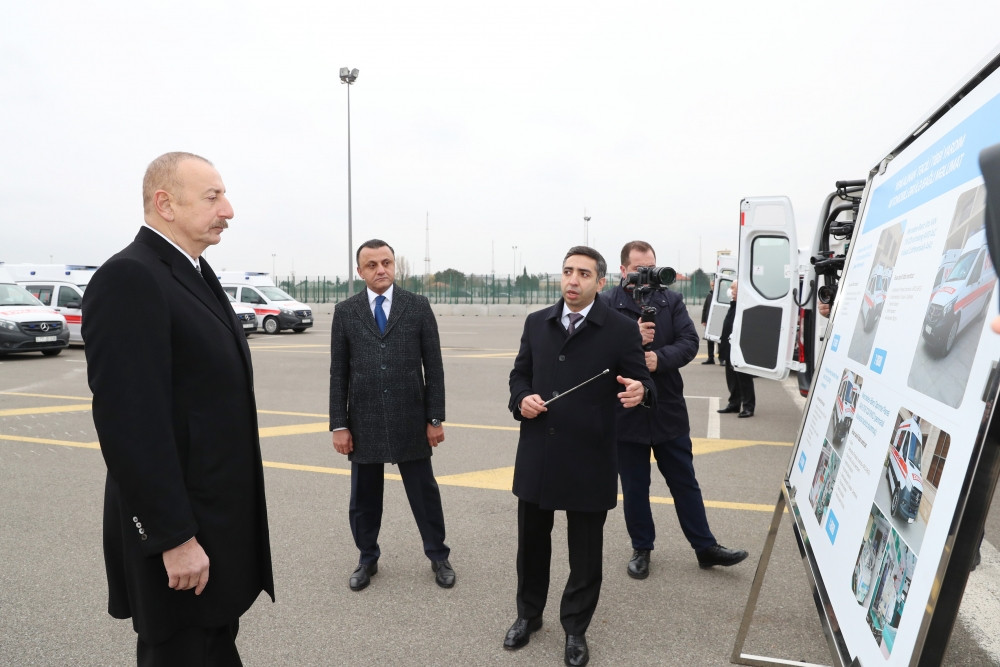 Prezident İlham Əliyev yeni alınmış xüsusi təyinatlı texnikalar və təcili tibbi yardım avtomobilləri ilə tanış olub<font color='red'> - YENİLƏNİB</font><font color=red> - FOTOLAR</font>